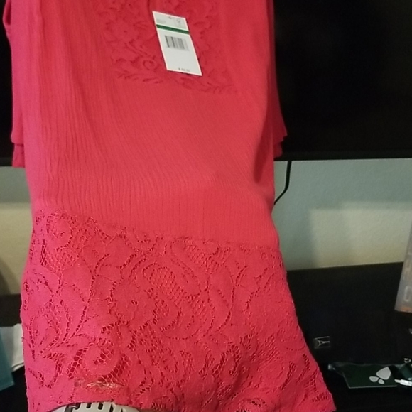 Cold shoulder top - Picture 6 of 6